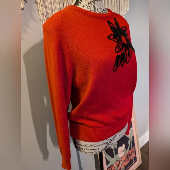 Vintage Women's Red Floral Embroidered D'Allairds Sweater Size Small - Picture 3 of 7